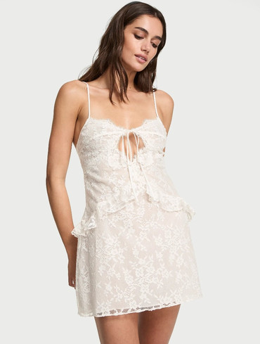 Сорочка для сну Вікторія Сікрет Victoria's Secret Dare to Dream Lace Flounce Mini Slip