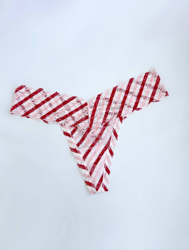 Трусики стрінги мереживні Lace Thong Panty