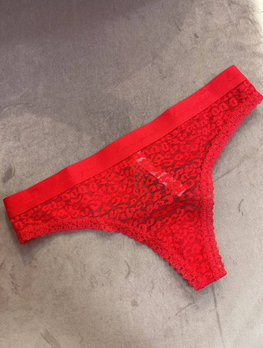 Трусики стрінги Wear Everywhere Lace Thong Panty