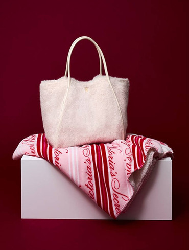 Плед Victoria's Secret Holiday Cozy Plush Blanket